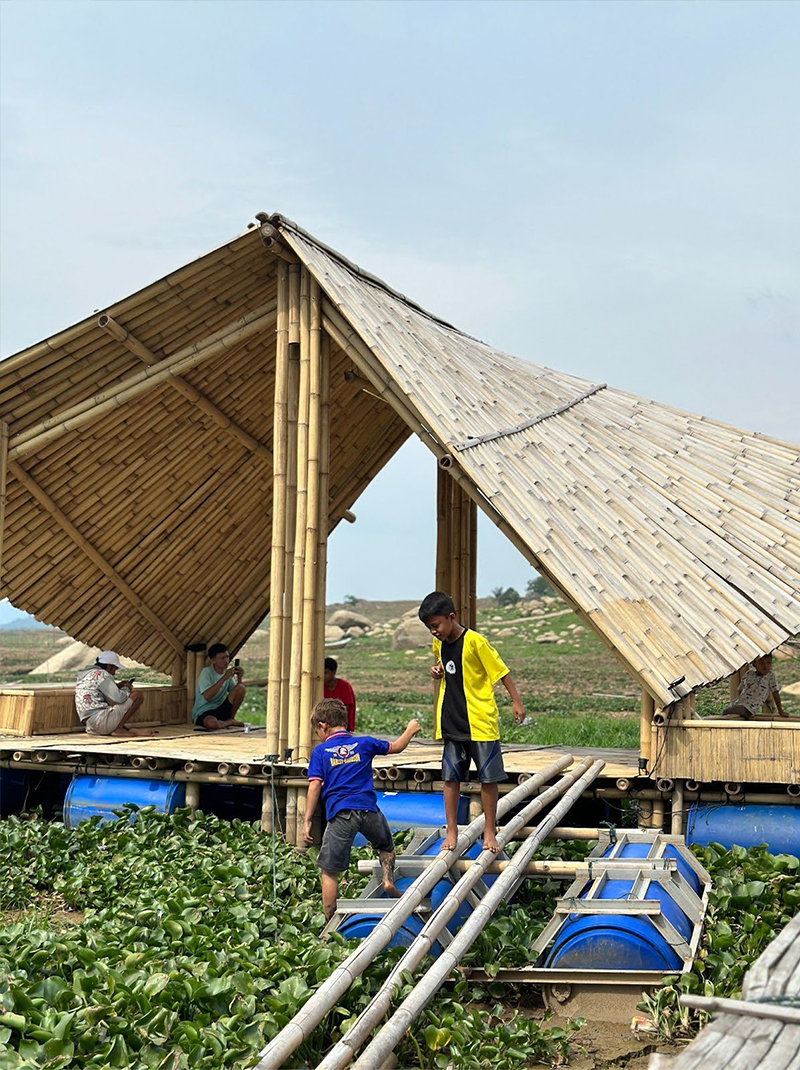 holcim foundation and rumama re-adapt bamboo buoyant architecture in indonesia