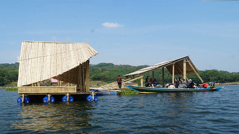 holcim foundation and rumama re-adapt bamboo buoyant architecture in indonesia