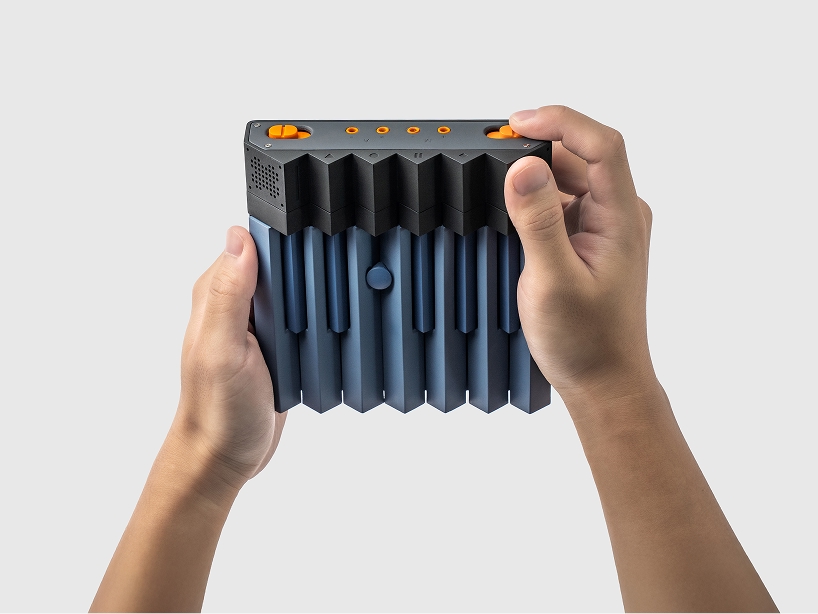 Everglow Compact Music Sketchbook utiliza inteligencia artificial generativa para la creación de sonido en tiempo real