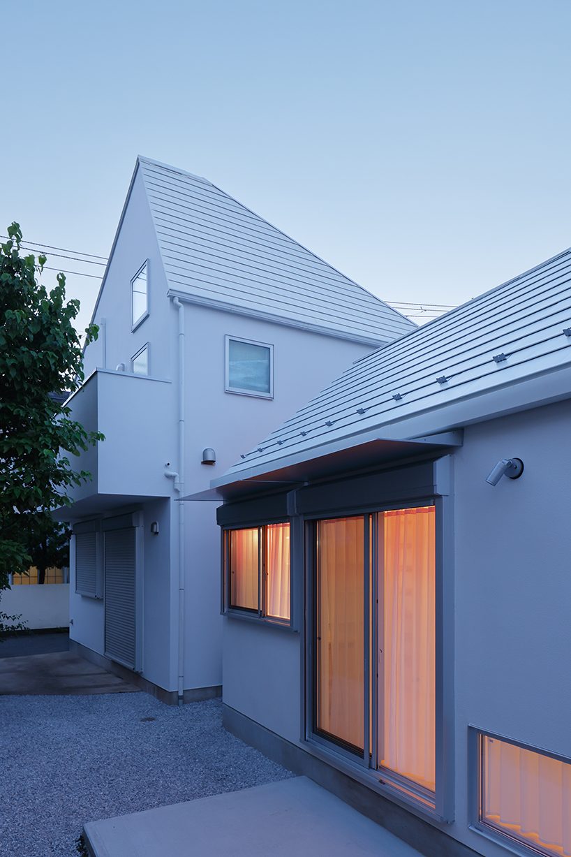 shifted roofs and reflected light connect old and new homes in suburban tokyo - 12
