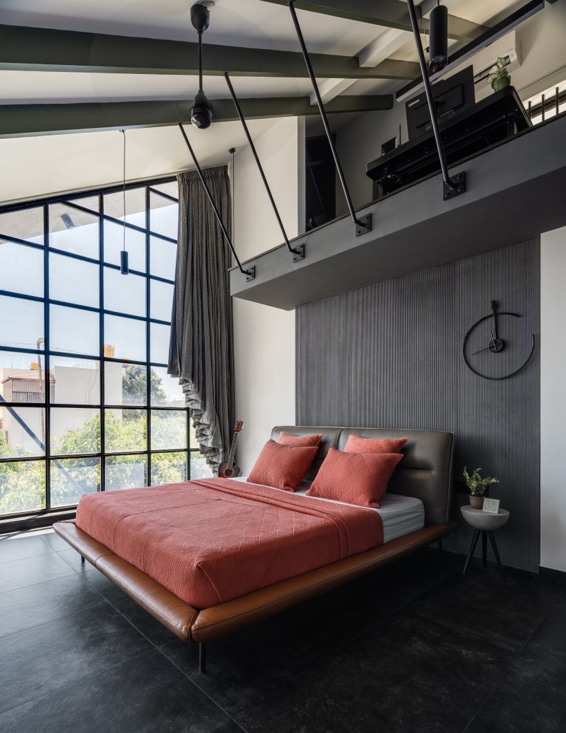 earthy textures and concrete planes define ashwin architects’ kodalli's residence in india