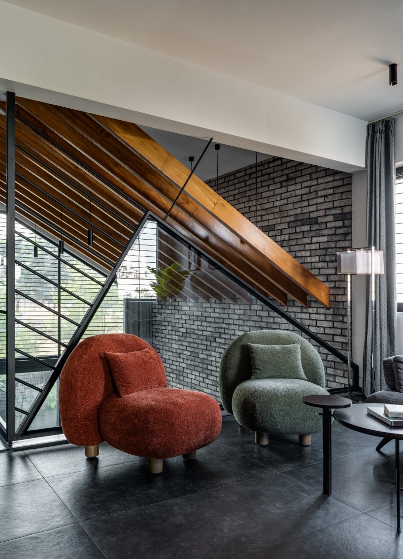 earthy textures and concrete planes define ashwin architects’ kodalli's residence in india