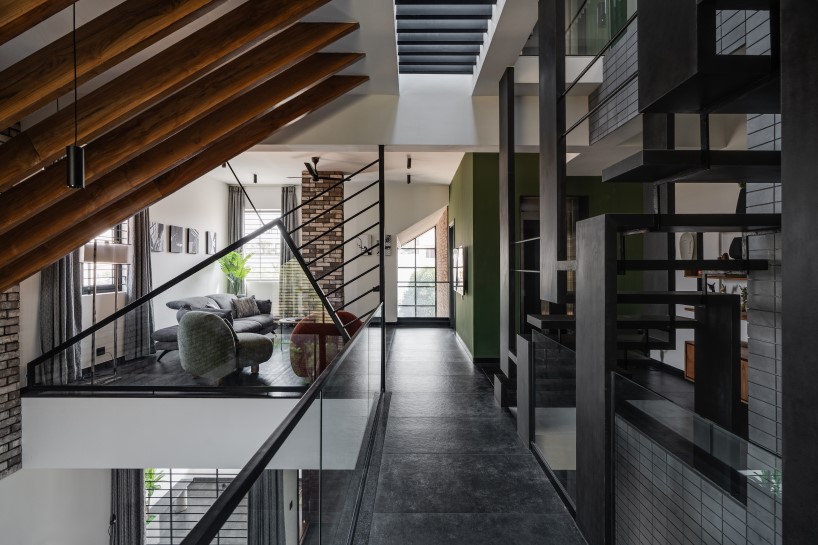 earthy textures and concrete planes define ashwin architects’ kodalli's residence in india