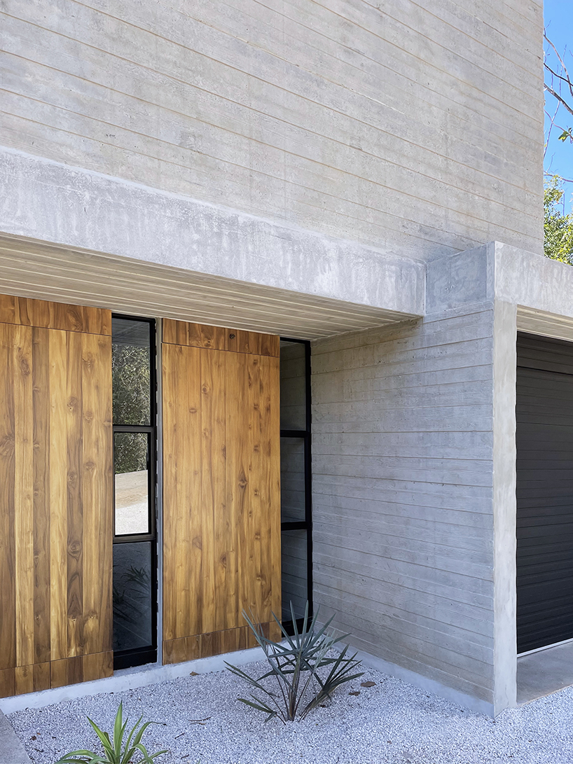 concrete residence's L-shaped infinity pool merges with costa rica's pacific coast