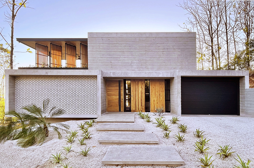 concrete residence's L-shaped infinity pool merges with costa rica's pacific coast