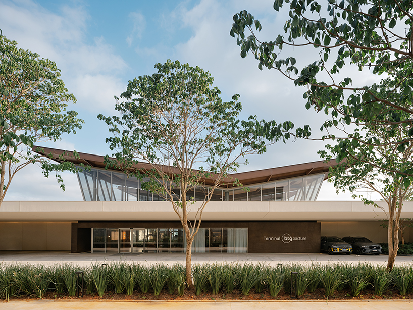 La forma de la terminal de aeropuerto privado del techo del ala de Pascali Semerdjian en St. Paul