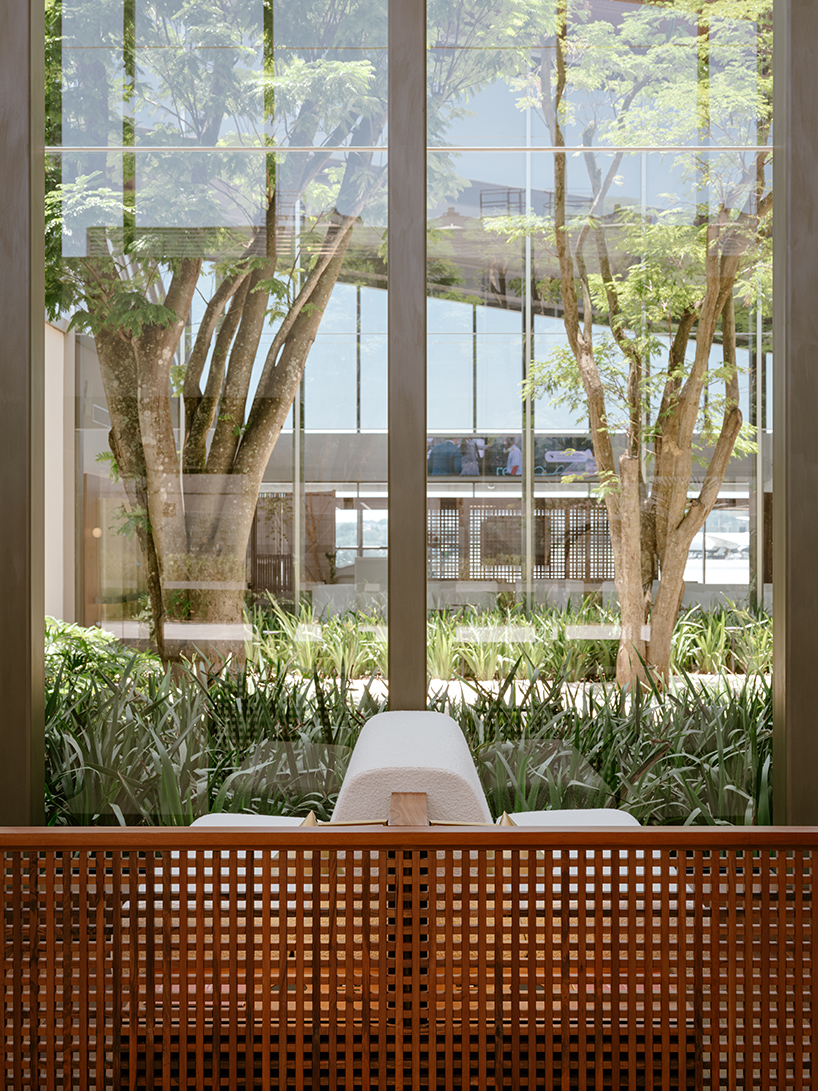 wing roofs shape private airport terminal in são paulo by perkins&will and pascali semerdjian