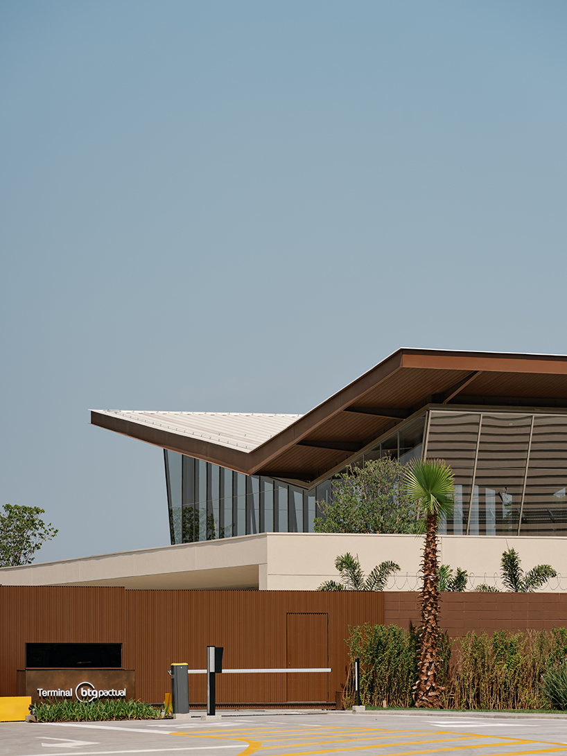 La forma de la terminal de aeropuerto privado del techo del ala de Pascali Semerdjian en St. Paul