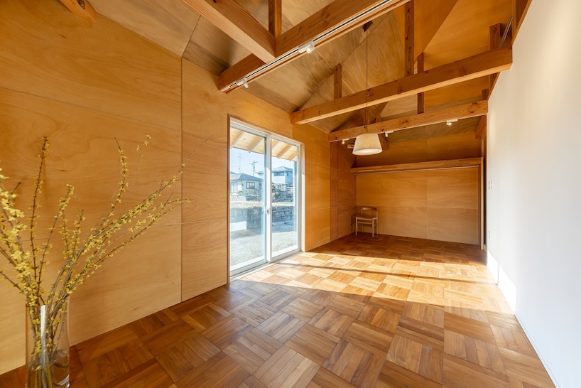 wooden house by architrip extends fluily into surrounding garden in japan