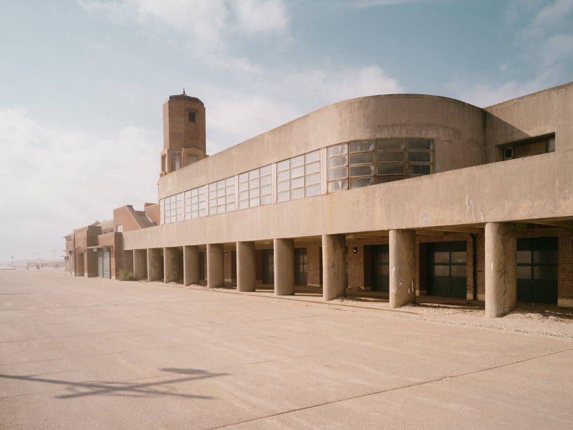 Photographer captures alien-like landscapes in US cities 1