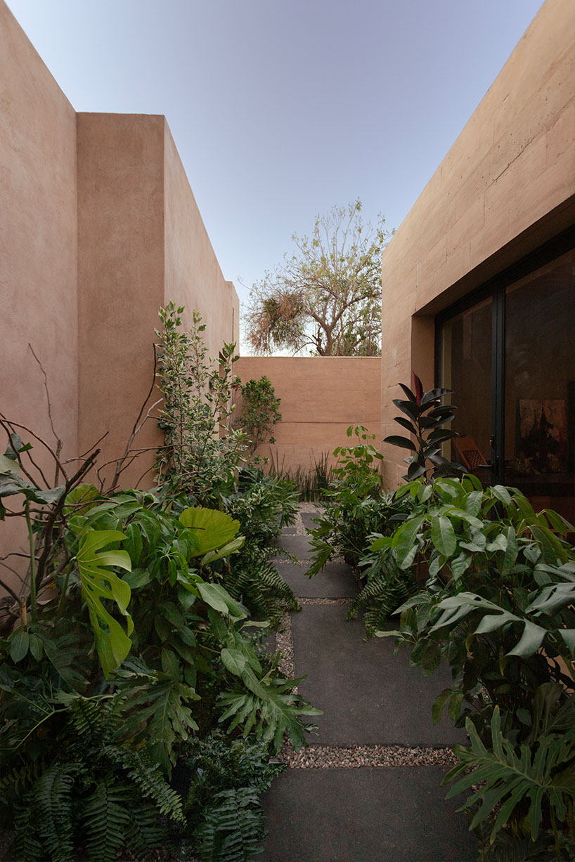¡REAL ACADEMIA DE BELLAS ARTES! Casa monolítica excavada en acantilados rocosos en Tepotezteco, México