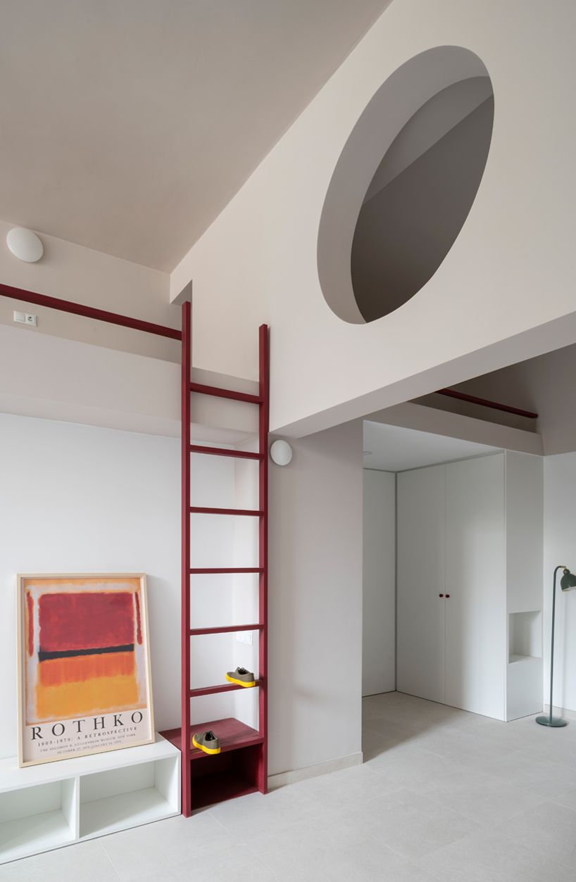 garnet-red accents and high clerestories punctuate AA Apartments in málaga - 3