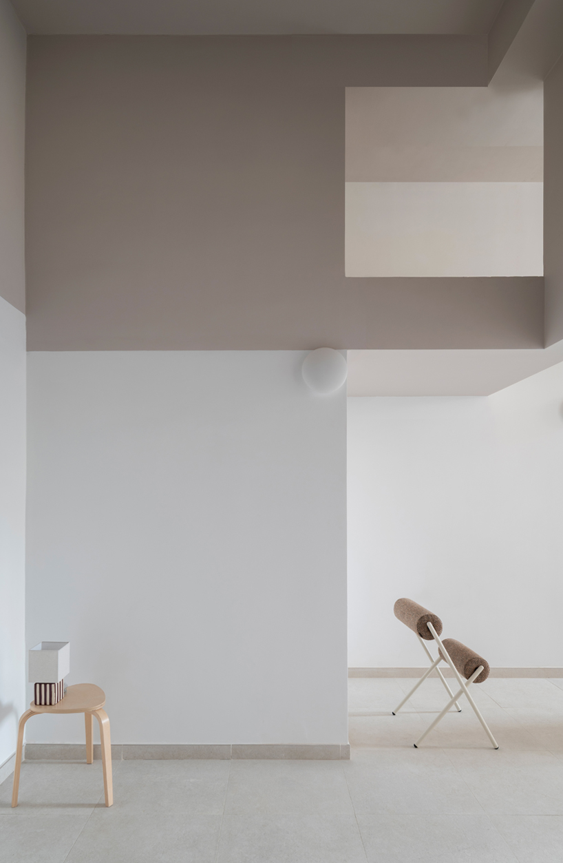garnet-red accents and high clerestories punctuate AA Apartments in málaga - 10