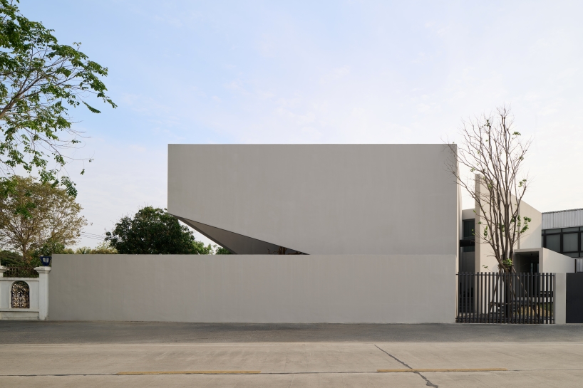 tattoo atelier and residence merge within angular casa T sculpted by SSAA in bangkok