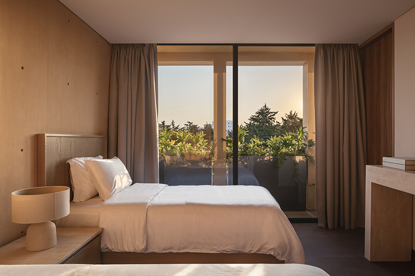 Un proyecto de CRB Arquitectos en Ciudad de México 6 con fachadas de hormigón visto de colores