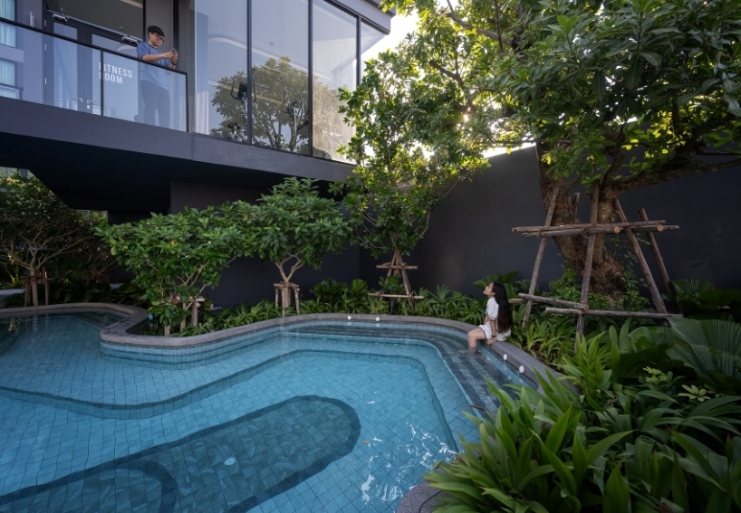 fingerprint patterns inform sculptural landscape design within bangkok housing complex