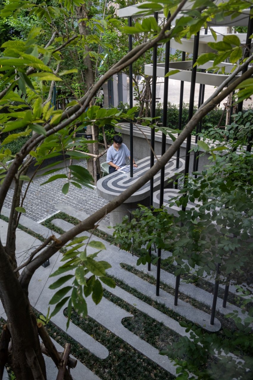 fingerprint patterns inform sculptural landscape design within bangkok housing complex