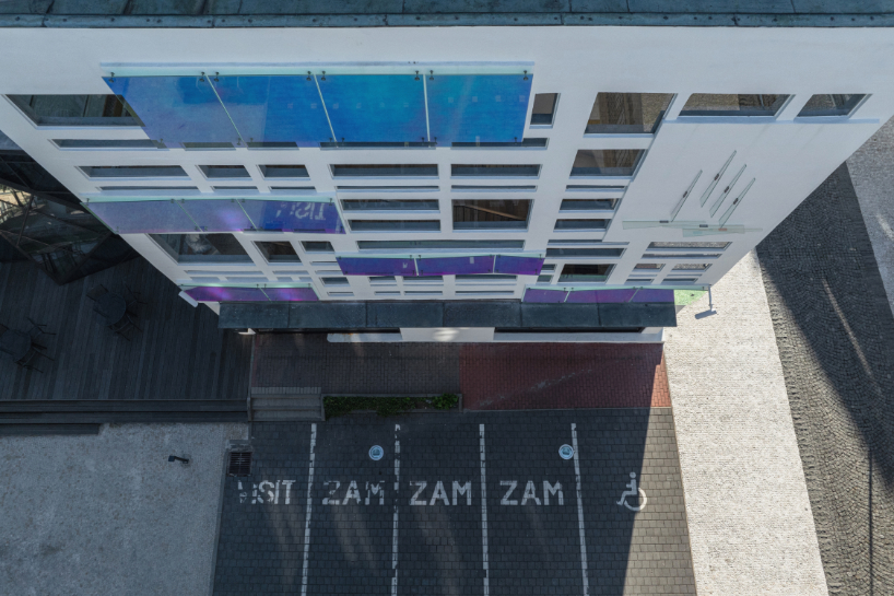 the apparent presence 10