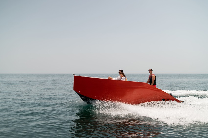 with a slender form, ONE 16 transforms a jet ski into a 6-meter boat