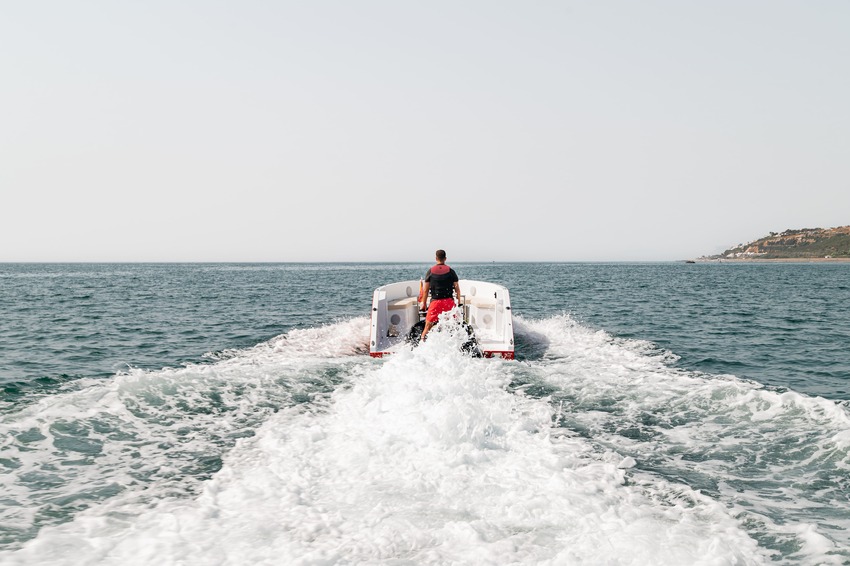 with a slender form, ONE 16 transforms a jet ski into a 6-meter boat