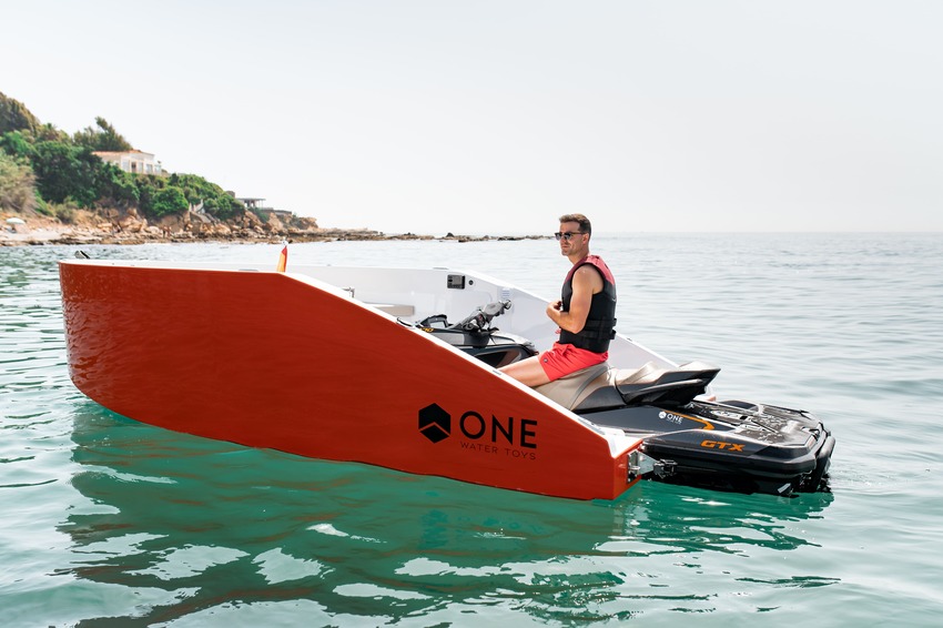 with a slender form, ONE 16 transforms a jet ski into a 6-meter boat