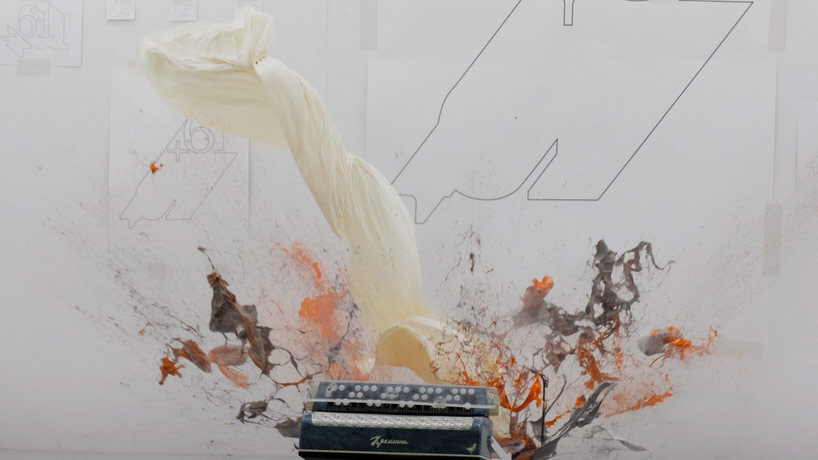 El oso se encuentra con el águila, toda la potencia de fuego está encendida, la sociedad del pegamento abraza el caos a través del experimento explosivo del 61 3