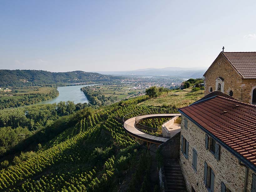 belvedere's wooden promenade by collection architectes floats above vineyards in france