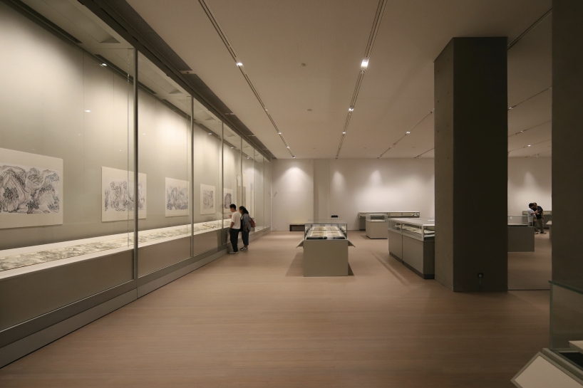 cantilevered concrete mass by rocco design expands cuhk art museum in hong kong