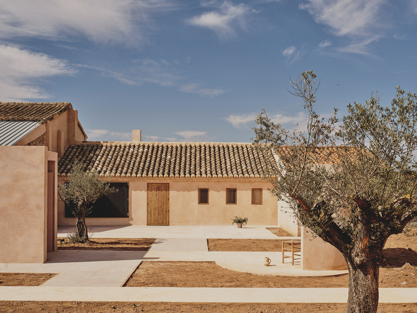 belen ilarri studio revitalizes historic winery as contemporary home in valencian village