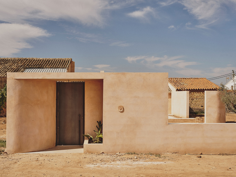 belen ilarri studio revitalizes historic winery as contemporary home in valencian village