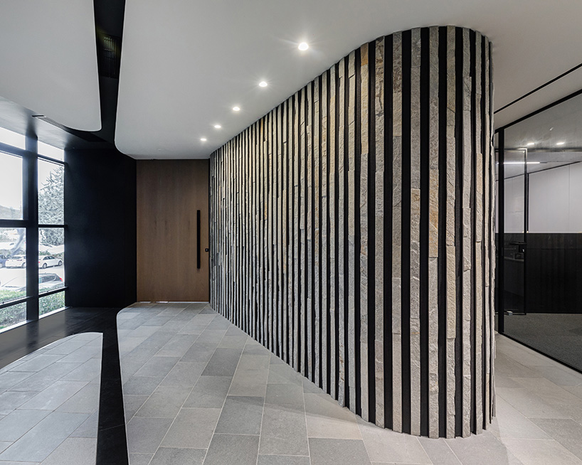 KAAF designs akrolithos' new headquarters and showroom in greece