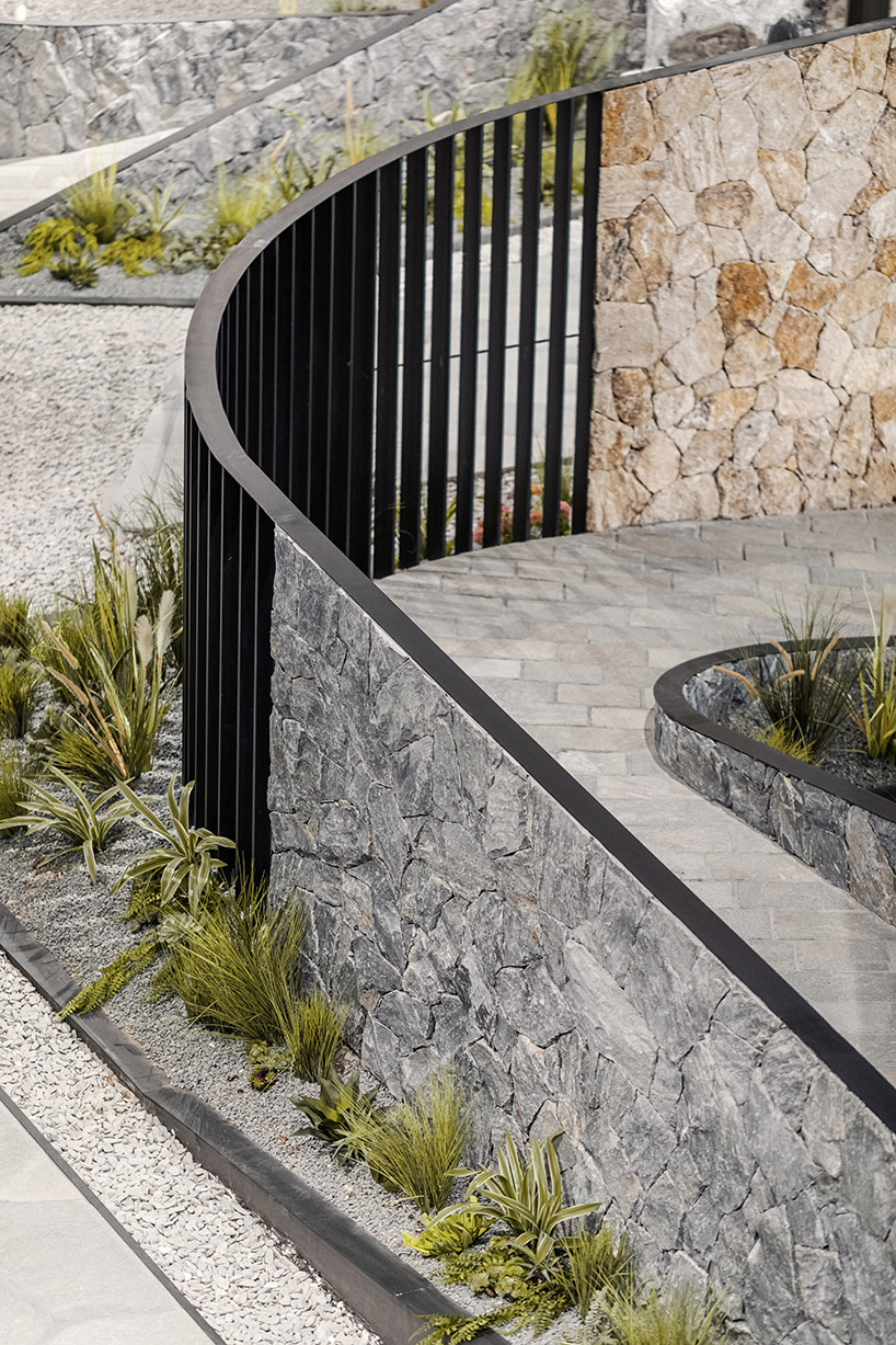 KAAF designs akrolithos' new headquarters and showroom in greece