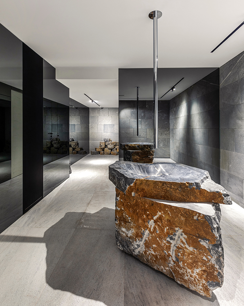 KAAF designs akrolithos' new headquarters and showroom in greece