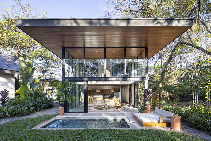 Hot Finish in Teak Lampirkan Vila Indolaas Tropis dari Arsitektur Gardon di Kosta Rika