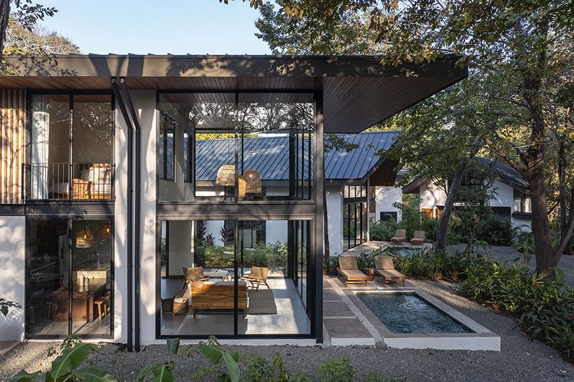 Hot Finish in Teak Lampirkan Vila Indolaas Tropis dari Arsitektur Gardon di Kosta Rika