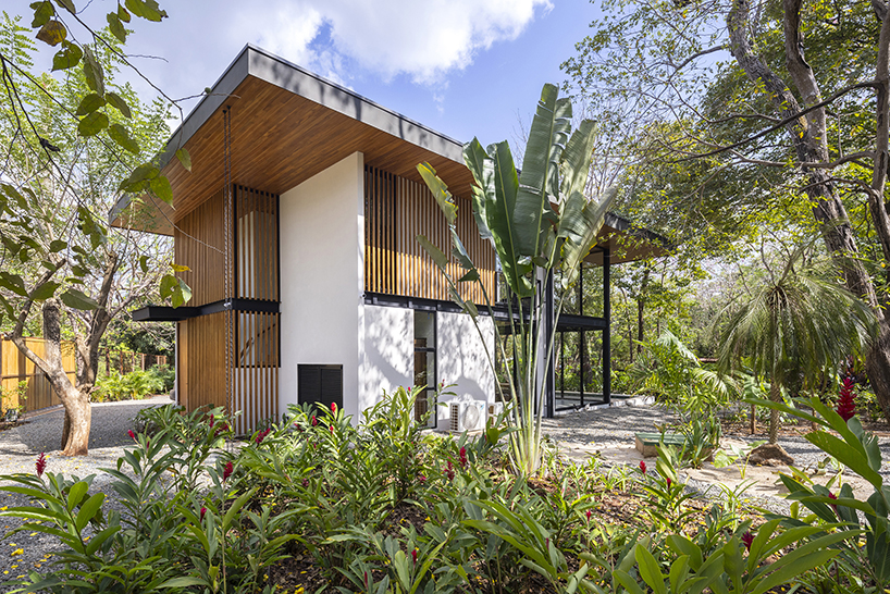 Hot Finish in Teak Lampirkan Vila Indolaas Tropis dari Arsitektur Gardon di Kosta Rika
