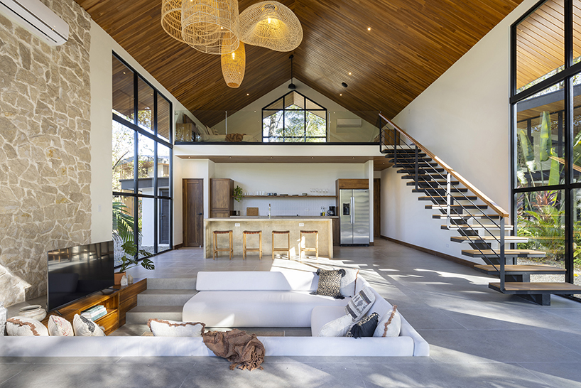 Hot Finish in Teak Lampirkan Vila Indolaas Tropis dari Arsitektur Gardon di Kosta Rika