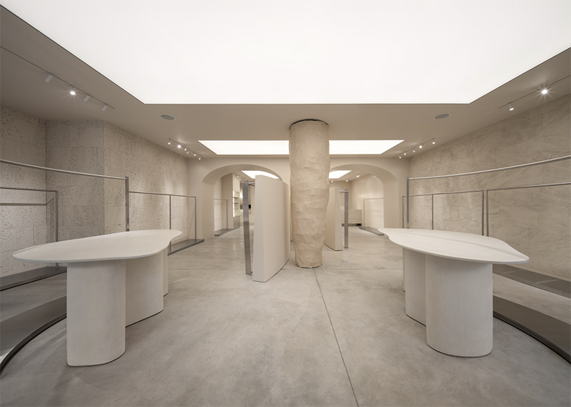 sculptural strategy between the walls redefines retail with papaya showroom 2