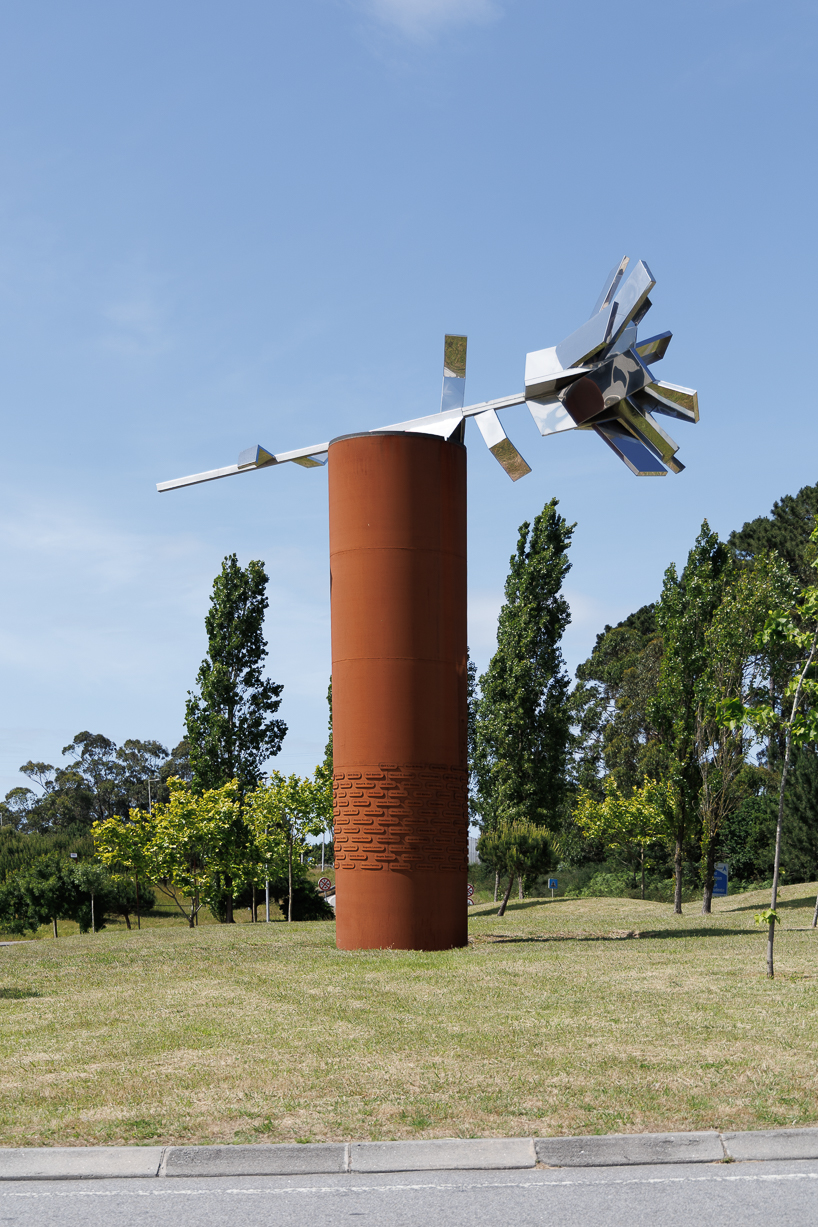 engraved soldiers’ names cover corten steel cylinder memorial in portugal - 2