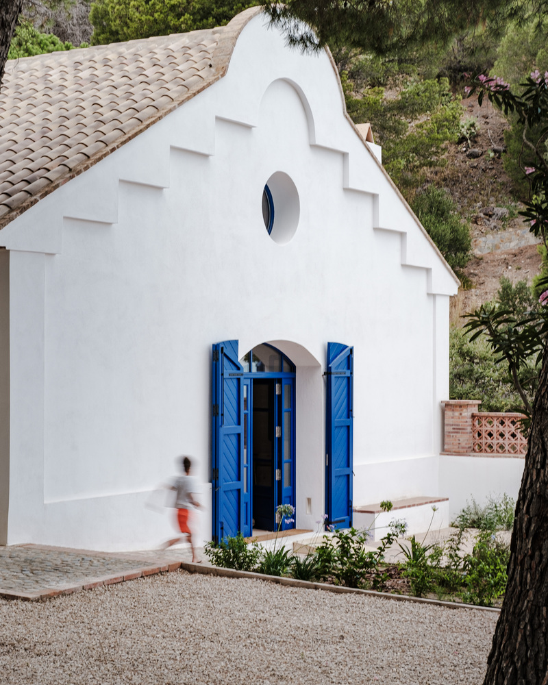 ros + falguera restores sardine salting facility into residence employing local catalan stone