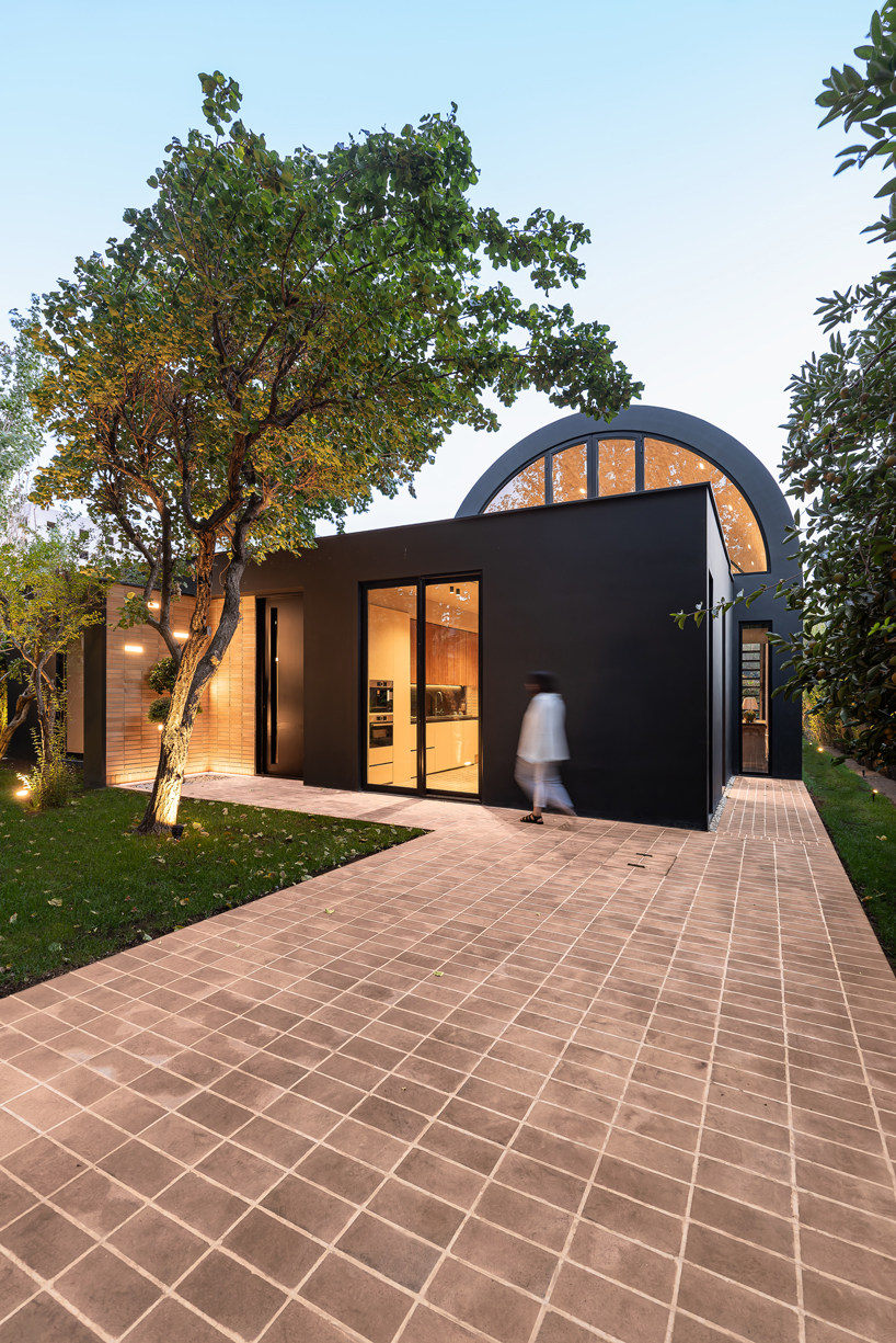 semi-enclosed vaulted residence by super void space splits across narrow water body in iran