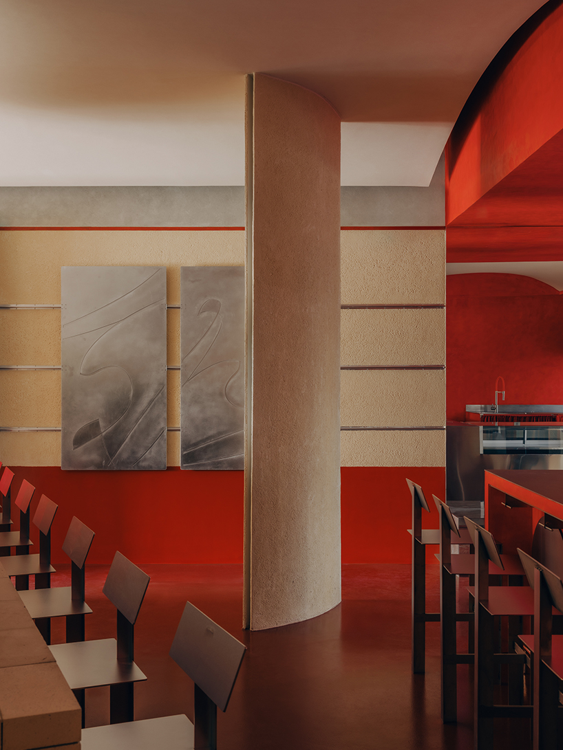 on site on track a cafe in motion 4