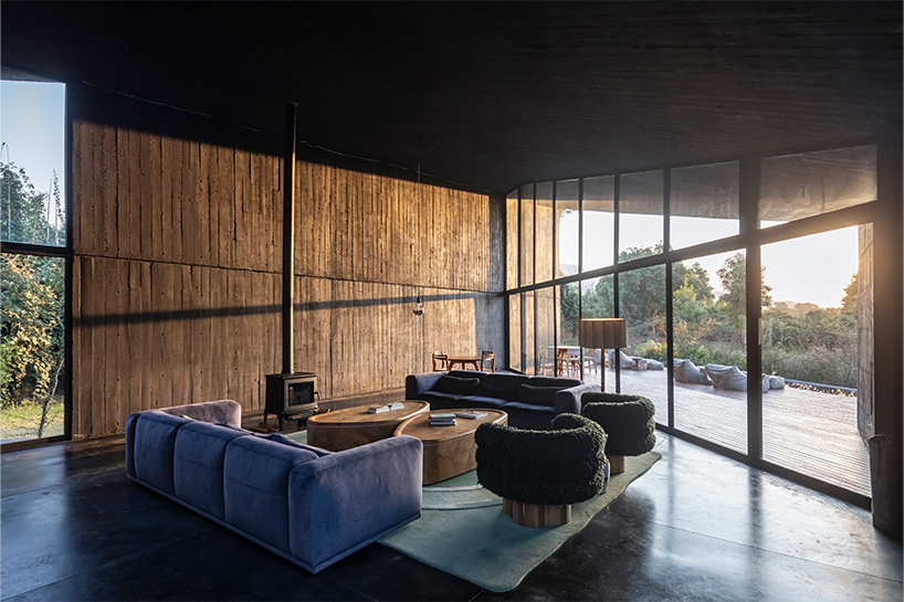 two intersecting volumes of black concrete carve mavra house into the mexican landscape - 10