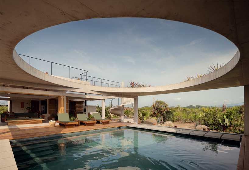 planted roof connects concrete casa cieno by TAC to oaxacan coast - 5