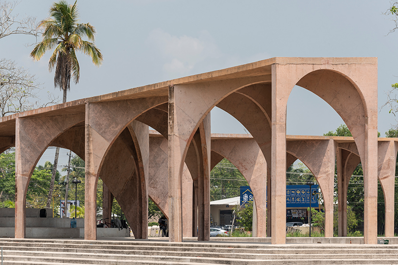sculptural arches of community development center by CCA wind through mexico park