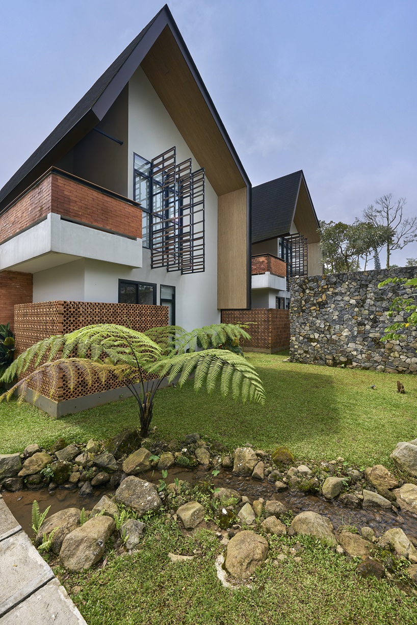 e.Re studio architects coats lenirra villas' gables in dark-toned roof shingles