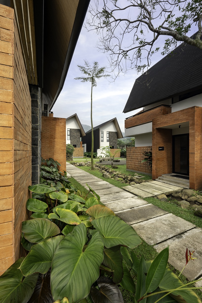 e.Re studio architects coats lenirra villas' gables in dark-toned roof shingles