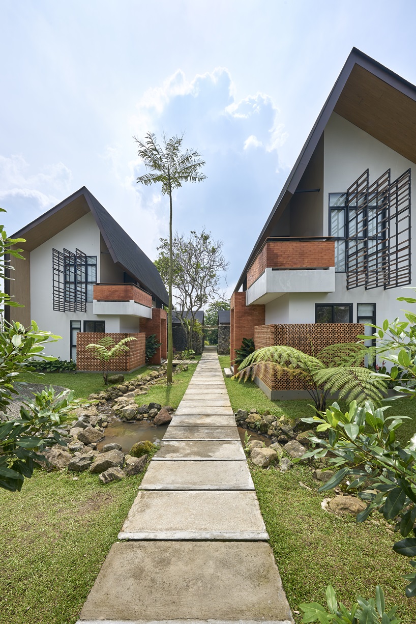 e.Re studio architects coats lenirra villas' gables in dark-toned roof shingles