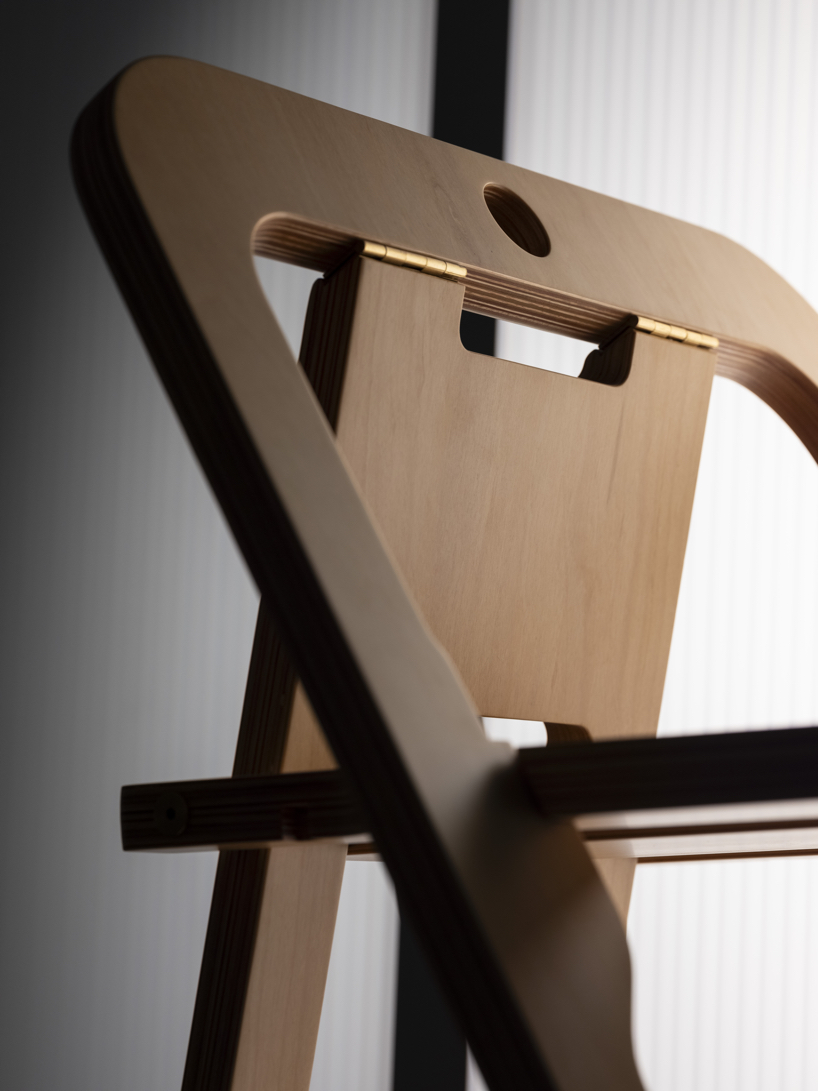 holder objects reintroduces iconic argentinian plaka chair by ricardo blanco