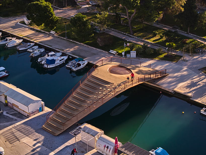 Slot Steel Bridge dengan Net Sether terintegrasi mengembang di pelabuhan FOša di Kroasia